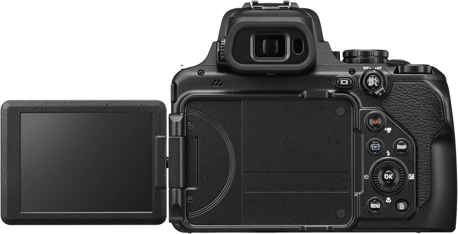 دوربین نیکون Coolpix P1100 (زوم 125x، فاصله کانونی 24-3000 میلی‌متر، 16 مگاپیکسل، فیلمبرداری 4K)