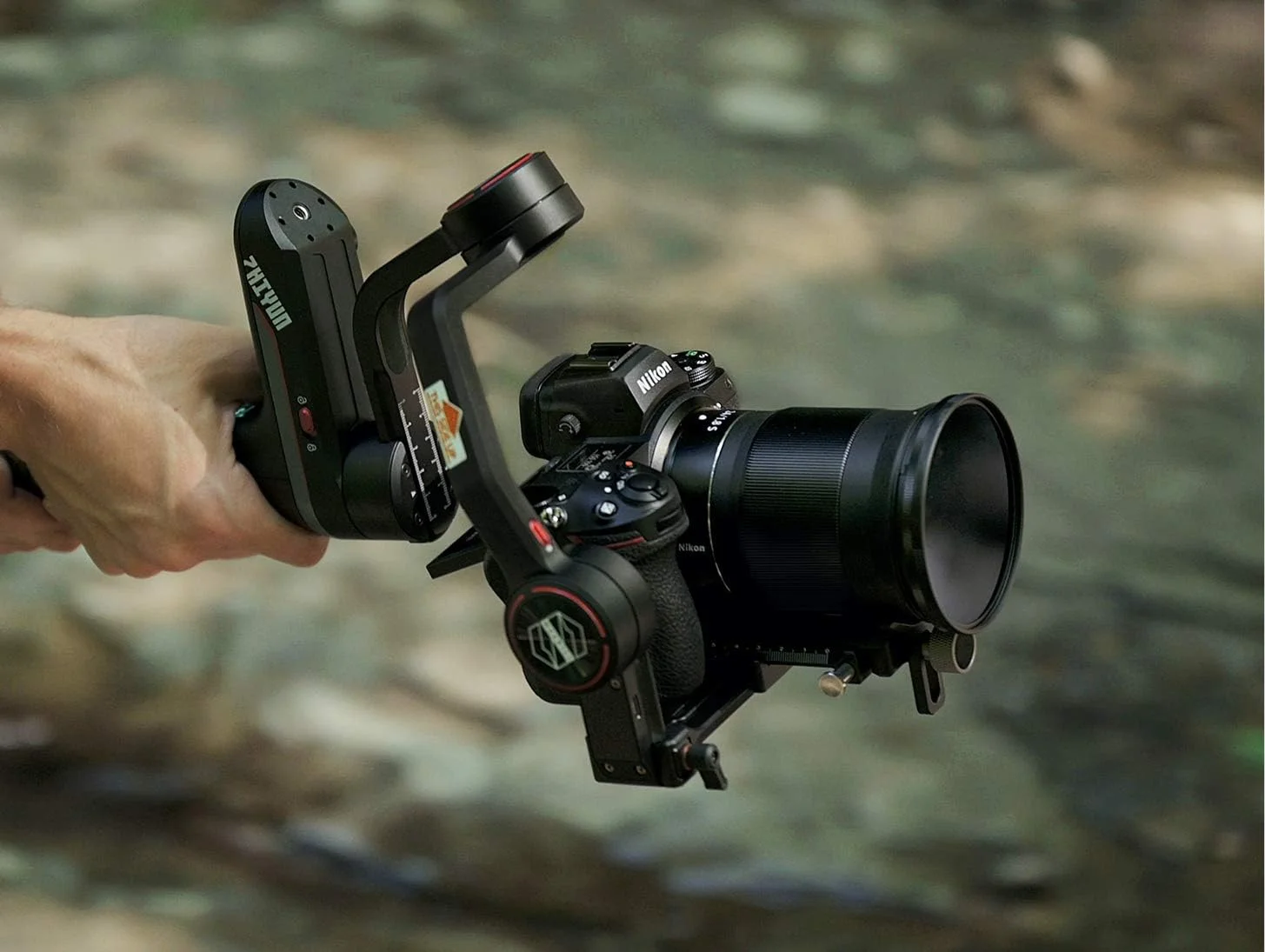 کیت دوربین بدون آینه نیکون Z6 II + Z 24-70mm (24.5 مگاپیکسل، ISO فوق العاده گسترده، عکاسی پیاپی 14 فریم در ثانیه، فوکوس خودکار تشخیص چشم، دو اسلات کارت حافظه، فیلمبرداری 4K Full HD) VOA060K001