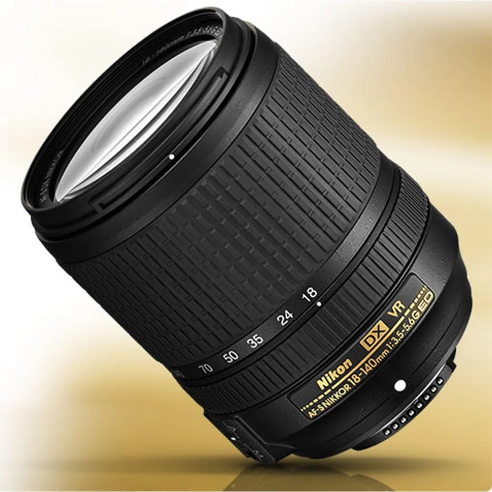 لنز زوم نیکون AF-S DX NIKKOR 18-140mm f/3.5-5.6G ED با کاهش لرزش و فوکوس خودکار برای دوربین های DSLR نیکون