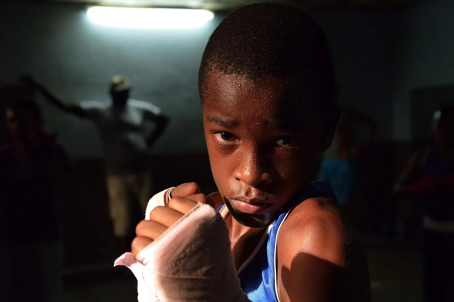 لنز نیکون 24-85mm f/3.5-4.5G ED VR AF-S Nikkor لنز نیکون 24-85mm f/3.5-4.5G ED VR AF-S Nikkor