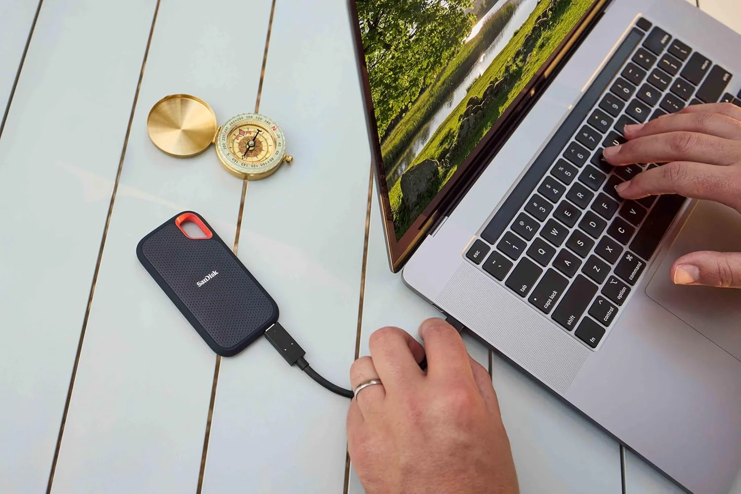 حافظه اس اس دی اکسترنال قابل حمل SanDisk Extreme با ظرفیت 8 ترابایت - سرعت تا 1050 مگابایت بر ثانیه، USB-C، USB 3.2 Gen 2، مقاومت در برابر آب و گرد و غبار IP65، فریمور بروز شده - مدل SDSSDE61-8T00-G25