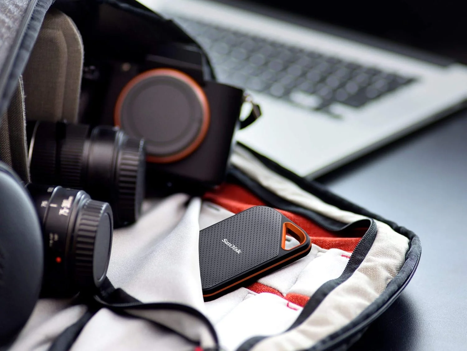 اس اس دی اکسترنال قابل حمل SanDisk Extreme PRO با ظرفیت 2 ترابایت - سرعت تا 1050 مگابایت بر ثانیه - USB-C, USB 3.1 - SDSSDE80-2T00-G25