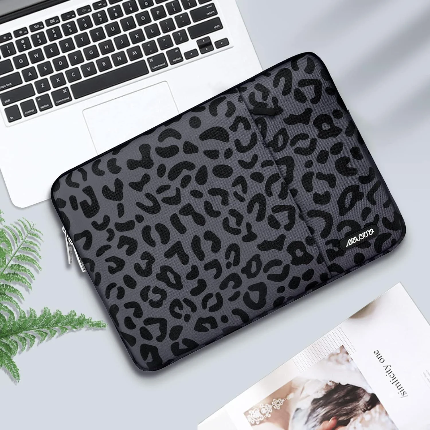 کیف لپ تاپ MOSISO سازگار با MacBook Air/Pro، نوت بوک 13-13.3 اینچی، سازگار با MacBook Pro 14 اینچی 2023-2021 A2779 M2 A2442 M1، کیف عمودی پلی استر طرح پلنگی با جیب، مشکی کیف لپ تاپ MOSISO سازگار با MacBook Air/Pro، نوت بوک 13-13.3 اینچی، سازگار با MacBook Pro 14 اینچی 2023-2021 A2779 M2 A2442 M1، کیف عمودی پلی استر طرح پلنگی با جیب، مشکی
