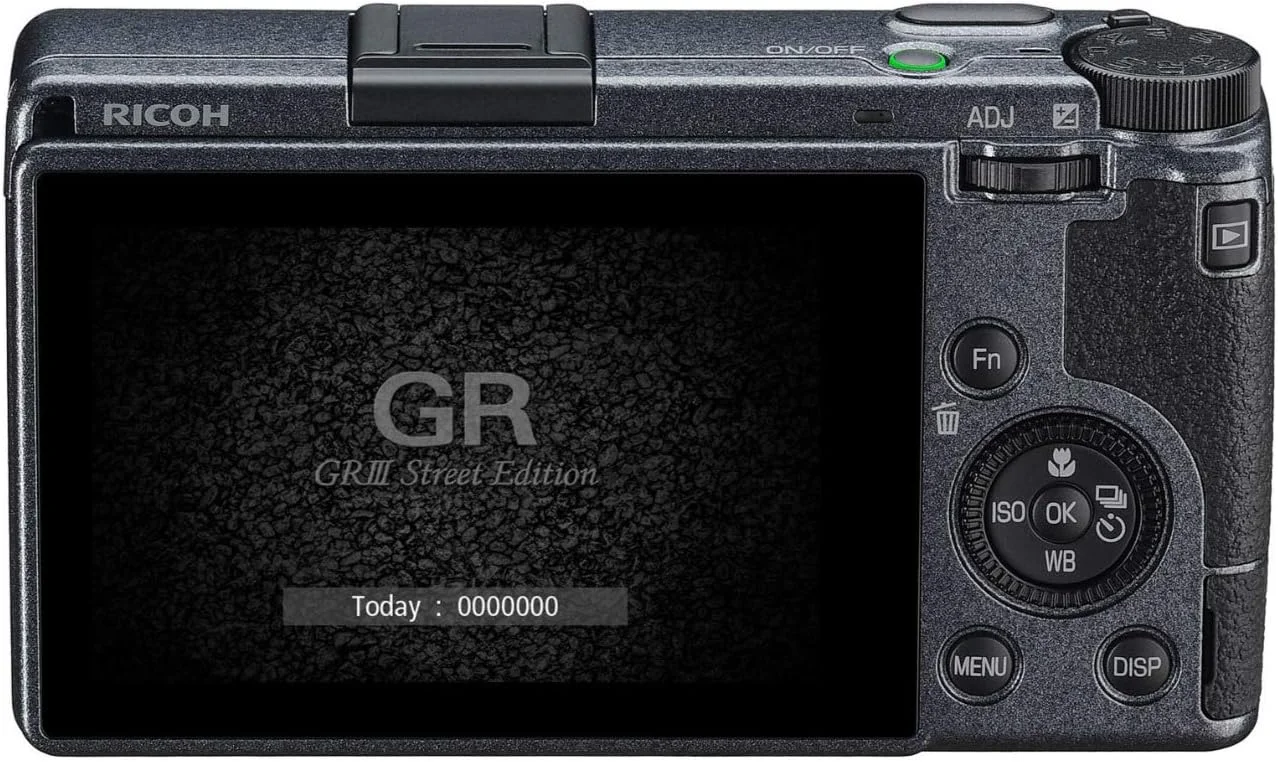دوربین دیجیتال Ricoh GR III Street Edition با رنگ خاکستری متالیک، سایز APS-C (شامل 2 باتری) با سنسور بزرگ CMOS و لنز GR با وضوح و کنتراست بالا دوربین دیجیتال Ricoh GR III Street Edition با رنگ خاکستری متالیک، سایز APS-C (شامل 2 باتری) با سنسور بزرگ CMOS و لنز GR با وضوح و کنتراست بالا