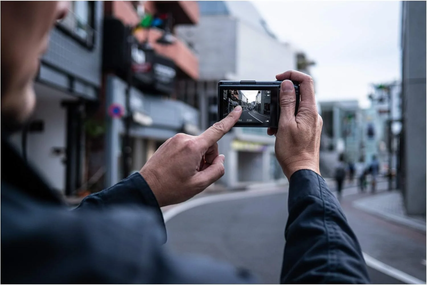 دوربین دیجیتال Ricoh GR III Street Edition با رنگ خاکستری متالیک، سایز APS-C (شامل 2 باتری) با سنسور بزرگ CMOS و لنز GR با وضوح و کنتراست بالا دوربین دیجیتال Ricoh GR III Street Edition با رنگ خاکستری متالیک، سایز APS-C (شامل 2 باتری) با سنسور بزرگ CMOS و لنز GR با وضوح و کنتراست بالا