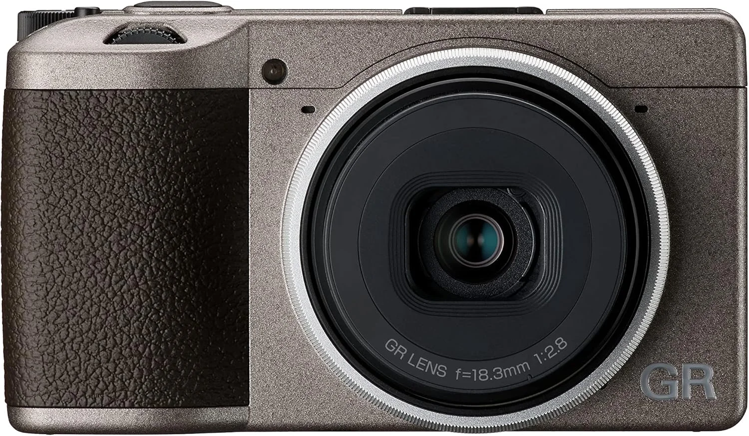 دوربین دیجیتال کامپکت Ricoh GR III Diary Edition، بدنه خاکستری گرم متالیک با گریپ قهوه ای تیره و حلقه نقره ای طبیعی، با سنسور CMOS سایز APS-C 24 مگاپیکسلی، لنز 28mmF2.8 GR (در فرمت 35 میلی متری)