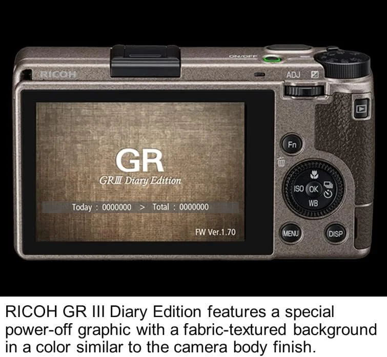 دوربین دیجیتال کامپکت Ricoh GR III Diary Edition، بدنه خاکستری گرم متالیک با گریپ قهوه ای تیره و حلقه نقره ای طبیعی، با سنسور CMOS سایز APS-C 24 مگاپیکسلی، لنز 28mmF2.8 GR (در فرمت 35 میلی متری)