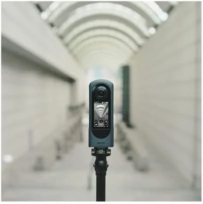 بسته دوربین 360 درجه RICOH THETA X به همراه درپوش لنز و قلم تمیز کننده لنز (3 قلم)
