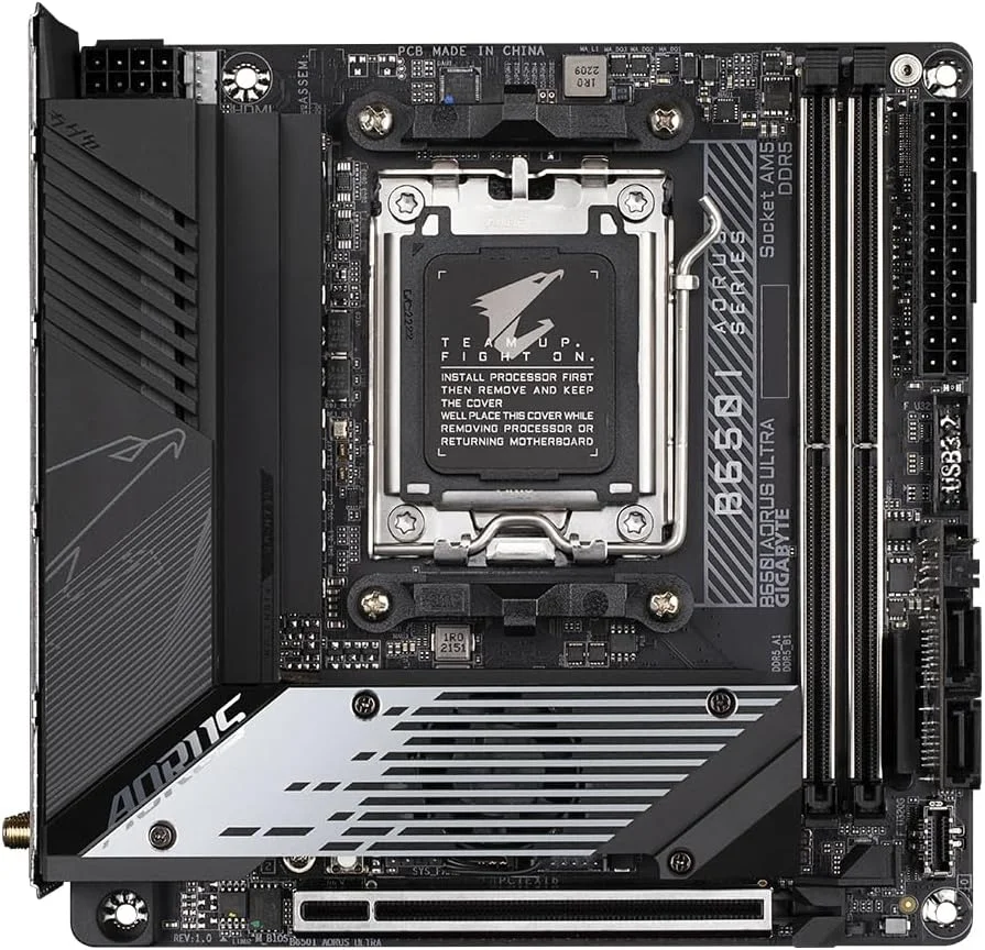 مادربرد گیگابایت B650I AORUS ULTRA - پشتیبانی از پردازنده های AMD AM5، دارای VRM دیجیتال 8+2+1، پشتیبانی از DDR5 تا 6400 مگاهرتز (OC)، دارای 1xPCIe 5.0 + 2xPCIe 4.0 M.2، Wi-Fi 6E، LAN 2.5GbE، USB 3.2 Gen 2