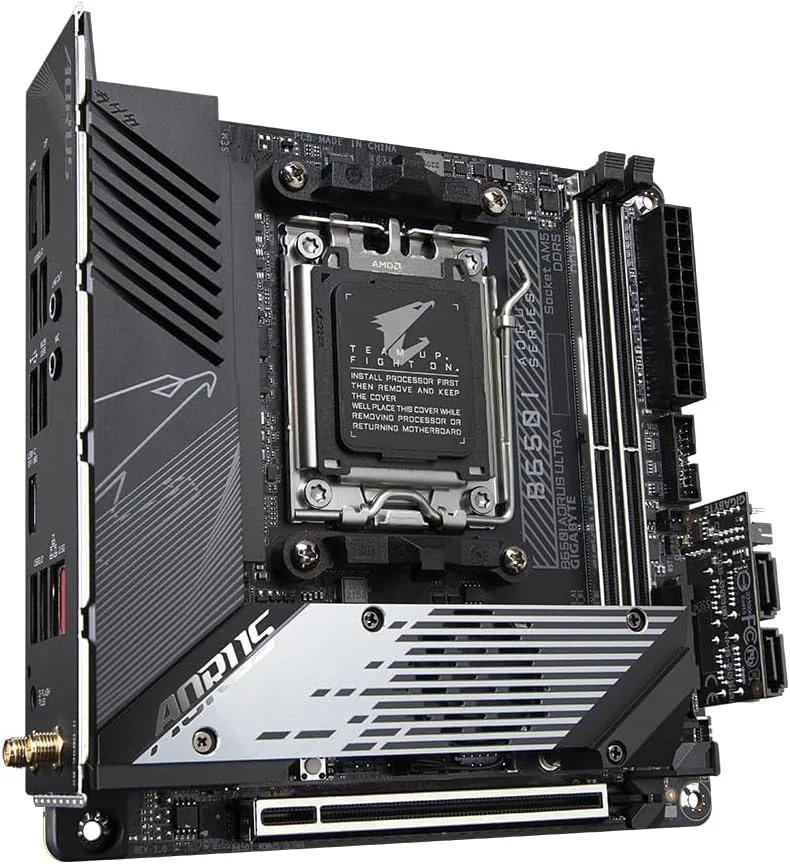 مادربرد گیگابایت B650I AORUS ULTRA - پشتیبانی از پردازنده های AMD AM5، دارای VRM دیجیتال 8+2+1، پشتیبانی از DDR5 تا 6400 مگاهرتز (OC)، دارای 1xPCIe 5.0 + 2xPCIe 4.0 M.2، Wi-Fi 6E، LAN 2.5GbE، USB 3.2 Gen 2
