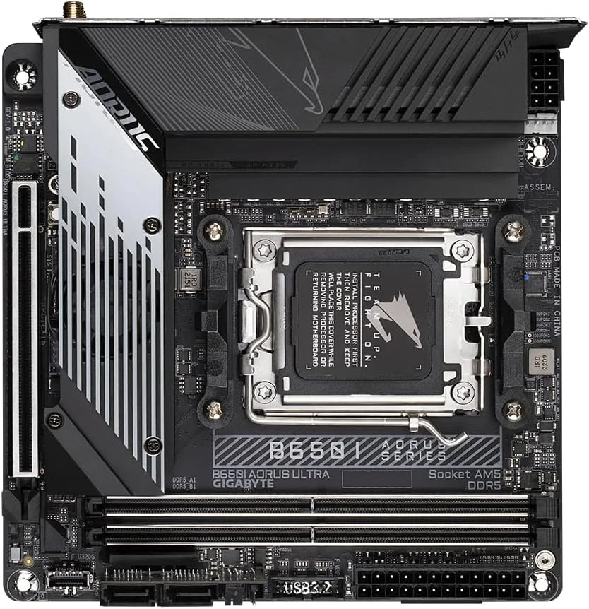 مادربرد گیگابایت B650I AORUS ULTRA - پشتیبانی از پردازنده های AMD AM5، دارای VRM دیجیتال 8+2+1، پشتیبانی از DDR5 تا 6400 مگاهرتز (OC)، دارای 1xPCIe 5.0 + 2xPCIe 4.0 M.2، Wi-Fi 6E، LAN 2.5GbE، USB 3.2 Gen 2