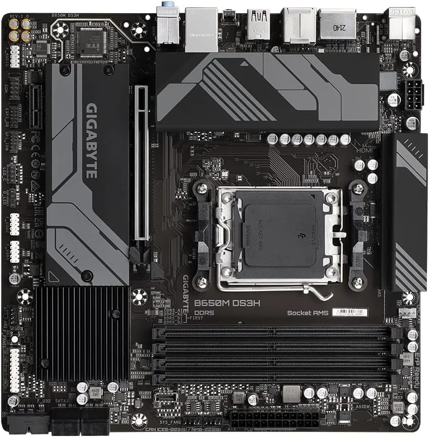 مادربرد گیگابایت B650M DS3H Micro ATX (سوکت AM5) - پشتیبانی از پردازنده های AMD Ryzen سری 7000، DDR5-6400(OC)، 1x PCI-E 4.0 x16، 2.5G LAN، 2x M.2 Gen4 و USB-C مادربرد گیگابایت B650M DS3H Micro ATX (سوکت AM5) - پشتیبانی از پردازنده های AMD Ryzen سری 7000، DDR5-6400(OC)، 1x PCI-E 4.0 x16، 2.5G LAN، 2x M.2 Gen4 و USB-C