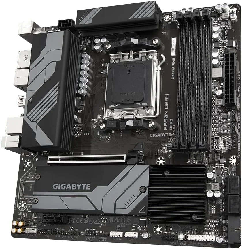 مادربرد گیگابایت B650M DS3H Micro ATX (سوکت AM5) - پشتیبانی از پردازنده های AMD Ryzen سری 7000، DDR5-6400(OC)، 1x PCI-E 4.0 x16، 2.5G LAN، 2x M.2 Gen4 و USB-C مادربرد گیگابایت B650M DS3H Micro ATX (سوکت AM5) - پشتیبانی از پردازنده های AMD Ryzen سری 7000، DDR5-6400(OC)، 1x PCI-E 4.0 x16، 2.5G LAN، 2x M.2 Gen4 و USB-C