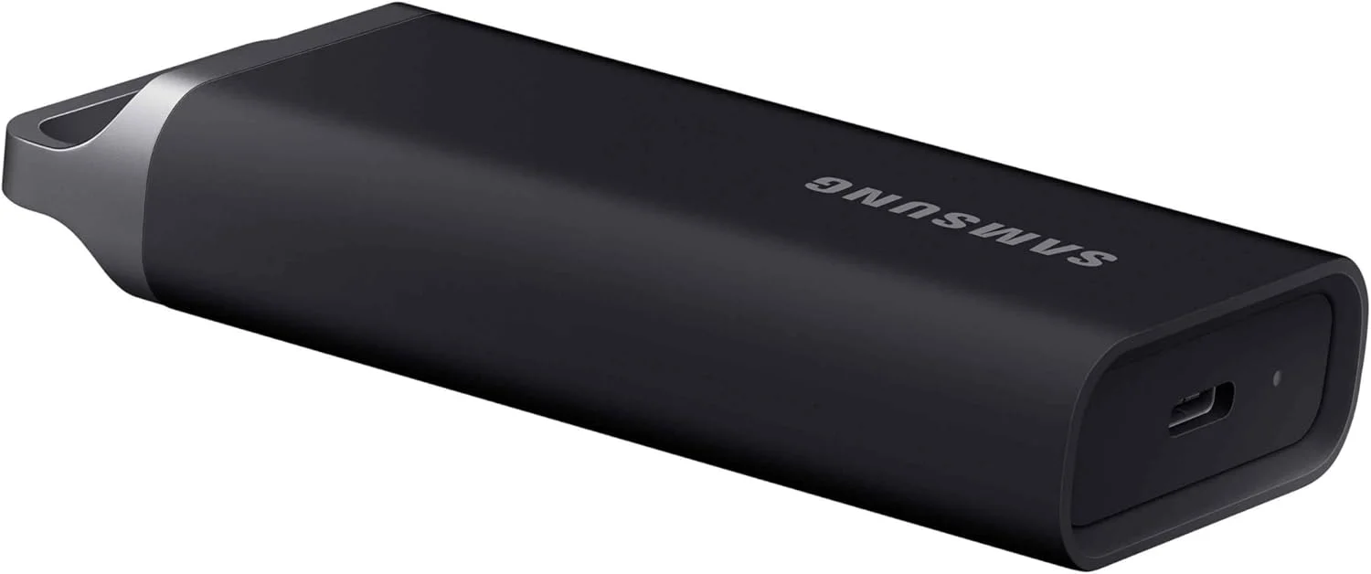 هارد اکسترنال اس اس دی قابل حمل سامسونگ T5 EVO با ظرفیت 4 ترابایت، USB 3.2 Gen 1، سرعت خواندن/نوشتن 460 مگابایت بر ثانیه، مناسب برای مک، کامپیوتر، اندروید، تلویزیون های هوشمند و کنسول های بازی. شامل کابل USB-C، مدل MU-PH4T0S/EU