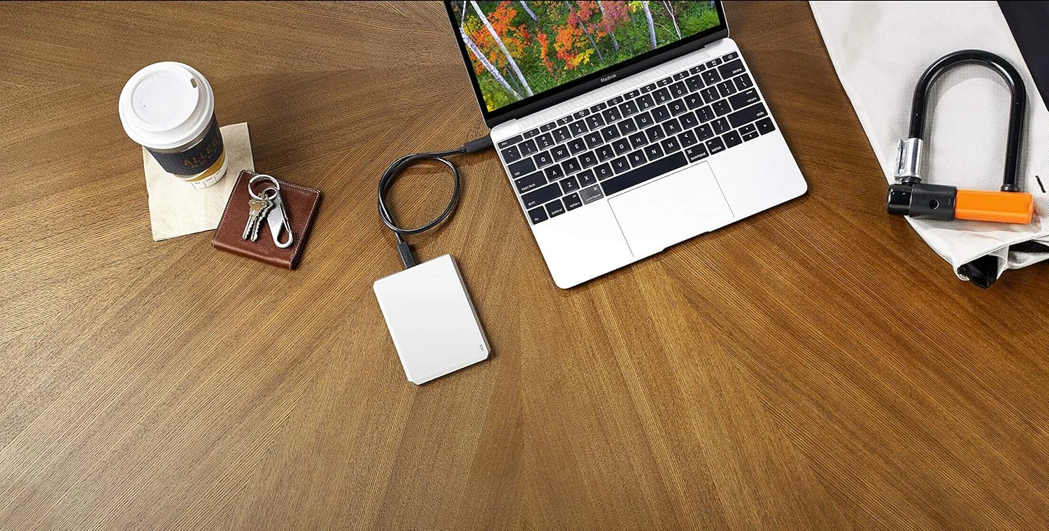 هارد اکسترنال قابل حمل LaCie Mobile با ظرفیت 4 ترابایت، USB-C، USB 3.0، برای دسکتاپ مک و کامپیوتر (STHG4000400) 2.5، 4000 گیگابایت - نقره ای هارد اکسترنال قابل حمل LaCie Mobile با ظرفیت 4 ترابایت، USB-C، USB 3.0، برای دسکتاپ مک و کامپیوتر (STHG4000400) 2.5، 4000 گیگابایت - نقره ای