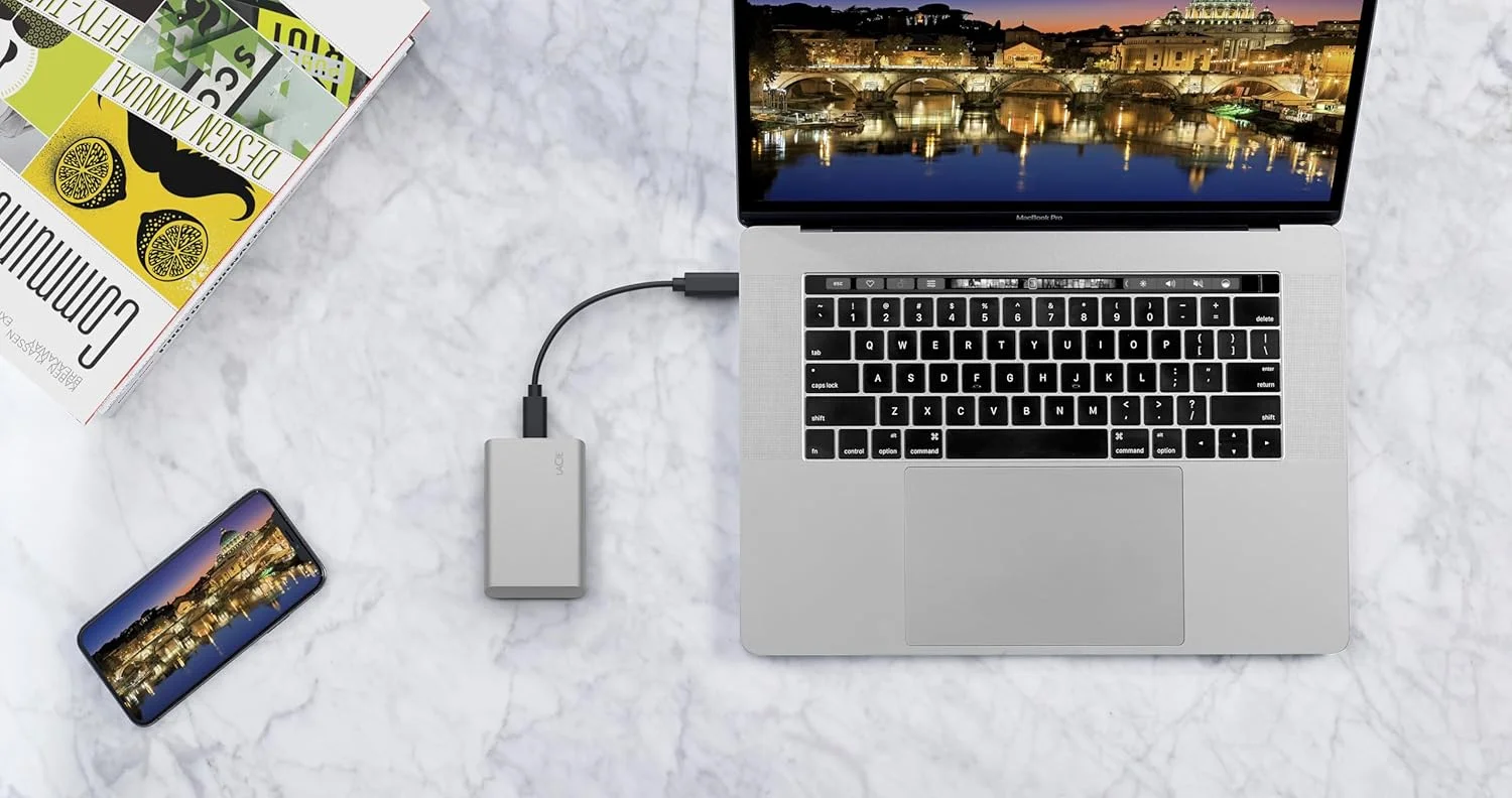 حافظه اس اس دی اکسترنال قابل حمل LaCie، 1 ترابایت، درایو حالت جامد اکسترنال - USB-C، USB 3.2 Gen 2، سرعت تا 1,050 مگابایت بر ثانیه، نقره ای ماه، برای مک، کامپیوتر و آیپد، با خدمات بازیابی (STKS1000400)