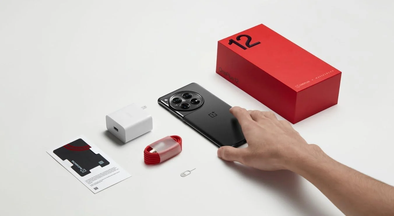 گوشی هوشمند دو سیم کارت OnePlus 12 با حافظه داخلی 1 ترابایت + رم 16 گیگابایت (GSM | CDMA) نسخه بین المللی (مشکی ابریشمی) - آنلاک شده کارخانه گوشی هوشمند دو سیم کارت OnePlus 12 با حافظه داخلی 1 ترابایت + رم 16 گیگابایت (GSM | CDMA) نسخه بین المللی (مشکی ابریشمی) - آنلاک شده کارخانه