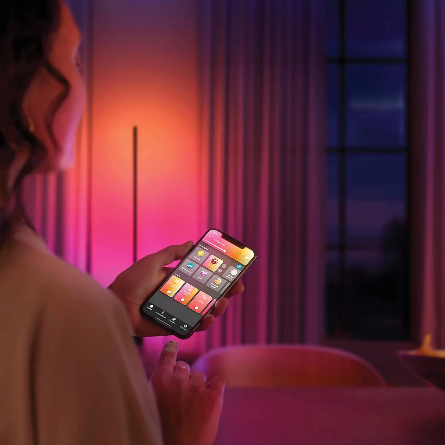 نوار نور گرادیان Philips Hue 2 متری. برای همگام سازی با سرگرمی، رسانه و موسیقی. با بلوتوث. کار با الکسا، دستیار گوگل و Apple Homekit، سفید