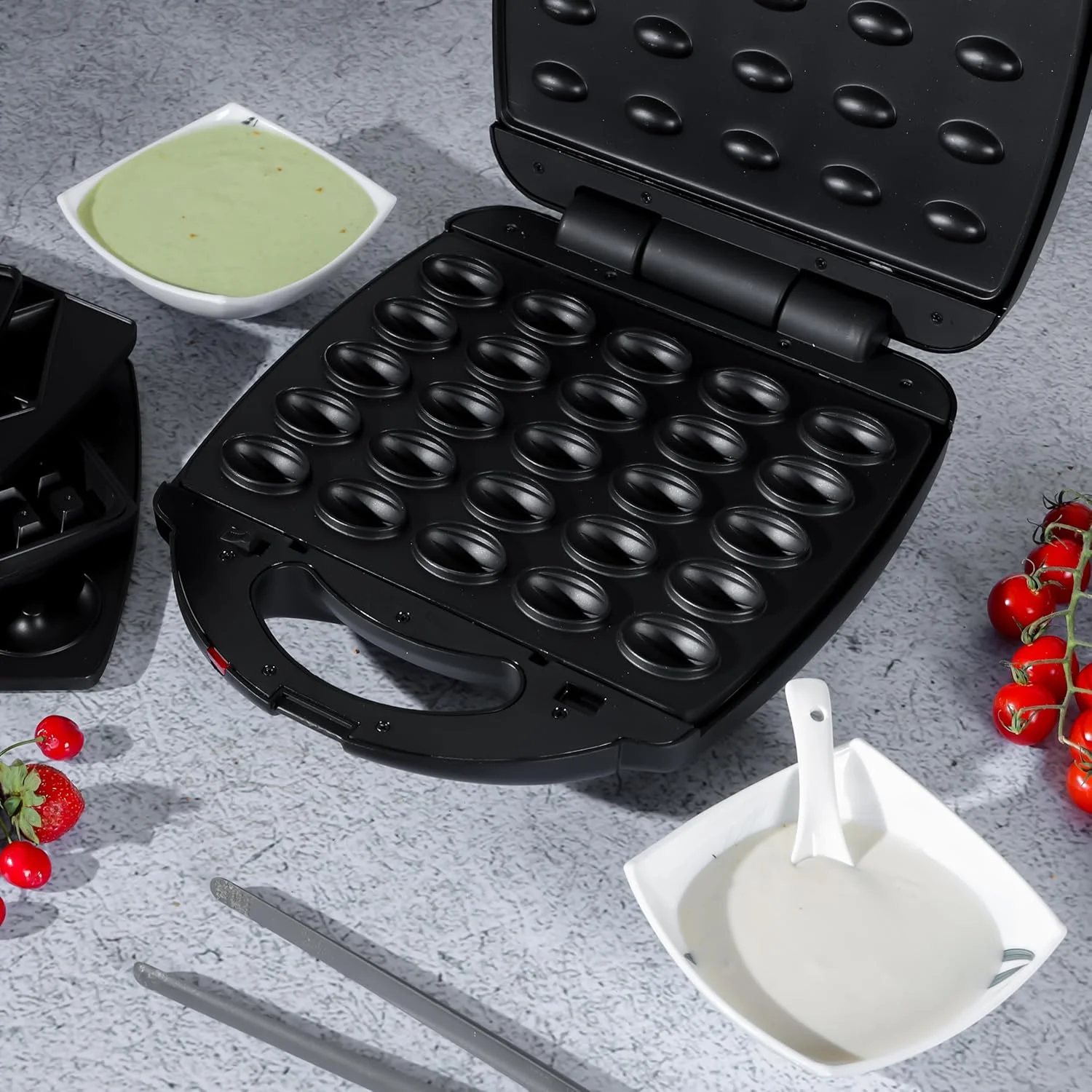 دستگاه اسنک ساز 6 در 1 Geepas مدل GSM36528 | ساندویچ ساز، گریل | وافل ساز، سمبوسه ساز، دونات ساز، صفحه آجیل | نچسب | 1400 وات | صفحات چندگانه جداشدنی | مشکی و نقره ای | 2 سال گارانتی