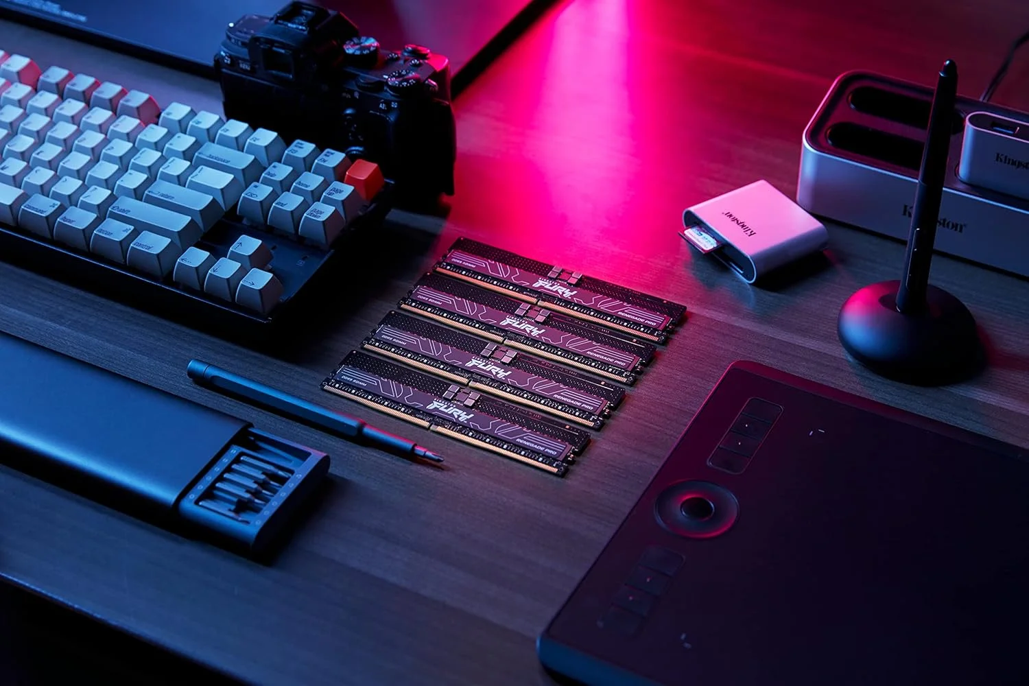 کینگستون FURY Renegade Pro XMP 64GB 6000MT/s DDR5 ECC Reg CL32 DIMM حافظه اورکلاک پذیر ECC رجیستر شده DIMMKit چهارتایی - KF560R32RBK4-64 کینگستون FURY Renegade Pro XMP 64GB 6000MT/s DDR5 ECC Reg CL32 DIMM حافظه اورکلاک پذیر ECC رجیستر شده DIMMKit چهارتایی - KF560R32RBK4-64