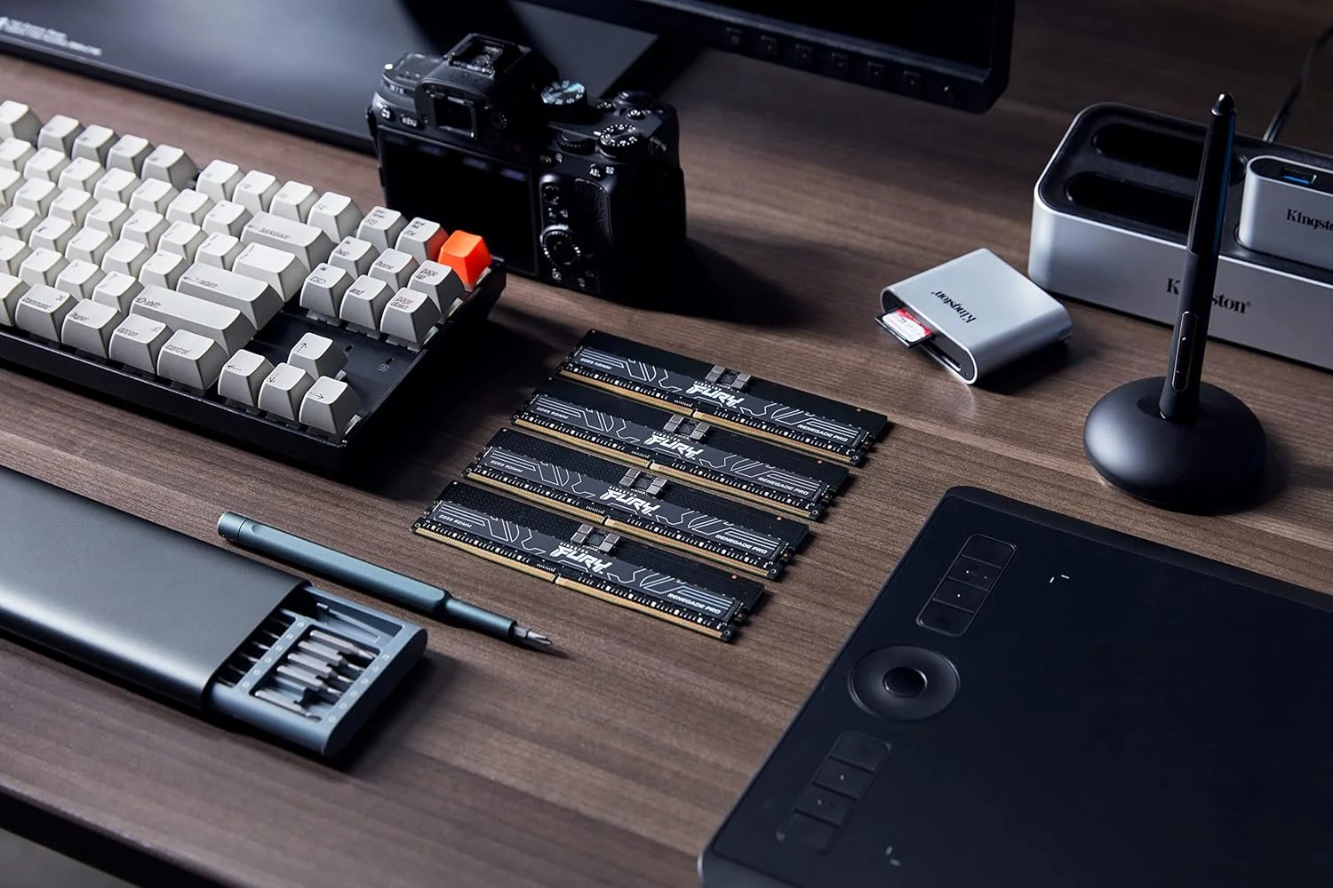 کینگستون FURY Renegade Pro XMP 64GB 6000MT/s DDR5 ECC Reg CL32 DIMM حافظه اورکلاک پذیر ECC رجیستر شده DIMMKit چهارتایی - KF560R32RBK4-64 کینگستون FURY Renegade Pro XMP 64GB 6000MT/s DDR5 ECC Reg CL32 DIMM حافظه اورکلاک پذیر ECC رجیستر شده DIMMKit چهارتایی - KF560R32RBK4-64