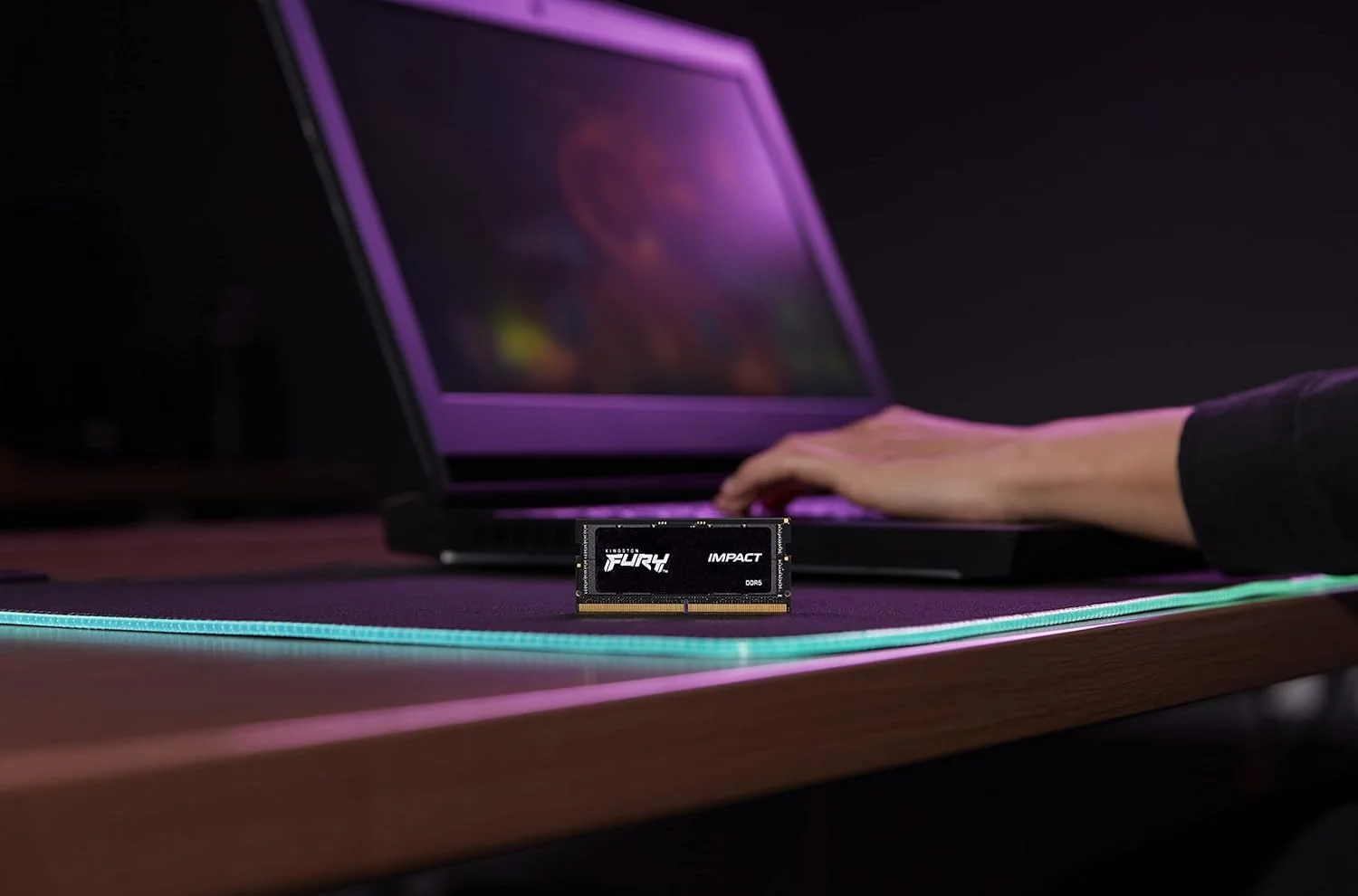 رم لپ تاپ کینگستون Fury Impact با ظرفیت 16 گیگابایت، فرکانس 5600 مگاهرتز، DDR5 SODIMM و تاخیر CL40، مشکی رم لپ تاپ کینگستون Fury Impact با ظرفیت 16 گیگابایت، فرکانس 5600 مگاهرتز، DDR5 SODIMM و تاخیر CL40، مشکی