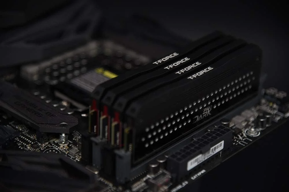 TEAMGROUP Team Dark Pro 16GB (2 x 8GB) 288-Pin DDR4 SDRAM DDR4 3200 (PC4 25600) حافظه دسکتاپ مدل TDPGD416G3200HC14ADC01 TEAMGROUP Team Dark Pro 16GB (2 x 8GB) 288-Pin DDR4 SDRAM DDR4 3200 (PC4 25600) حافظه دسکتاپ مدل TDPGD416G3200HC14ADC01