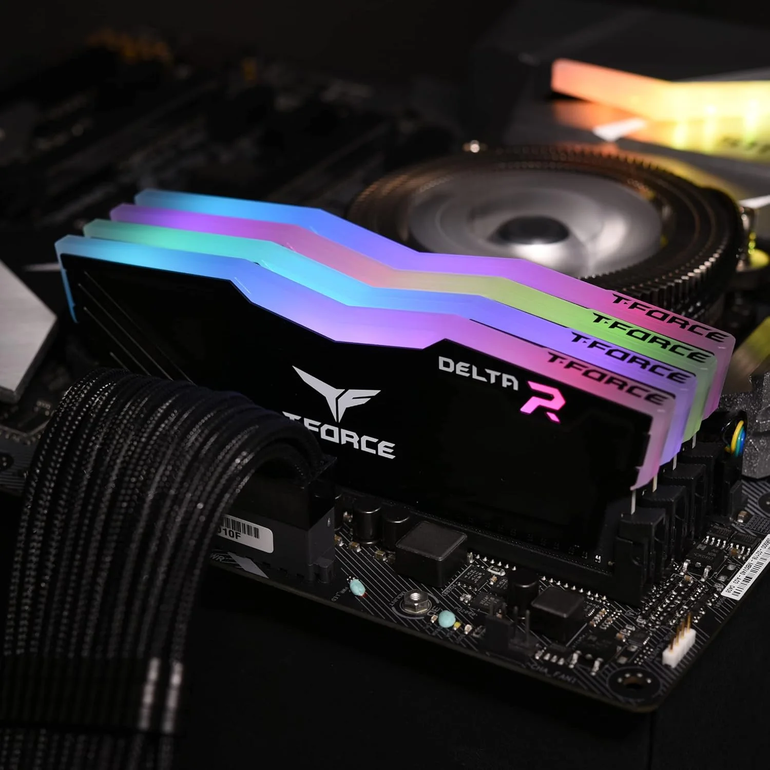 رم دسکتاپ 16 گیگابایتی (2x8GB) TEAMGROUP T-Force Delta RGB DDR4 3200MHz (PC4-25600) CL16 مشکی - TF3D416G3200HC16CDC01