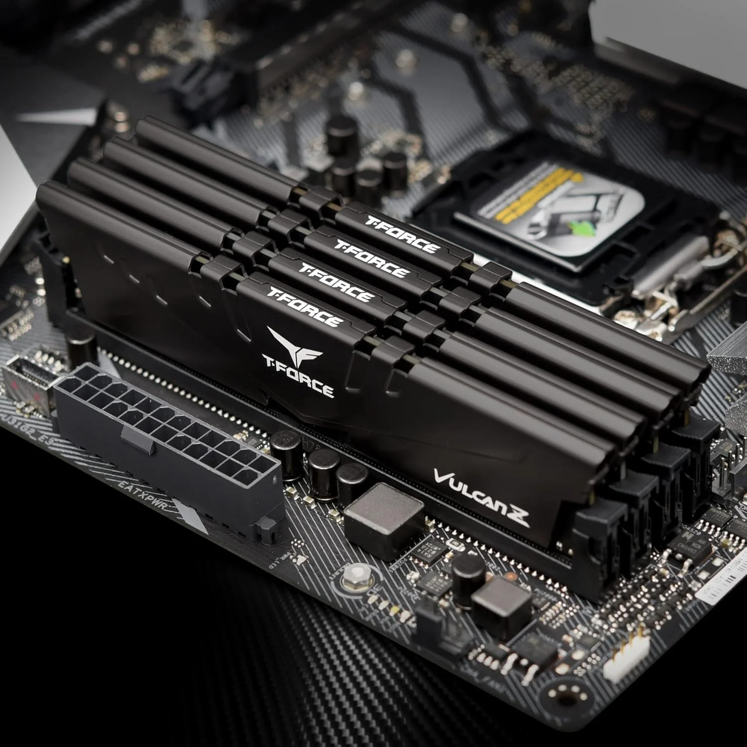 کیت 16 گیگابایتی (2x8GB) رم دسکتاپ TEAMGROUP T-Force Vulcan Z DDR4 3200MHz (PC4-25600) CL16 مدل TLZBD416G3200HC16FDC01 - مشکی