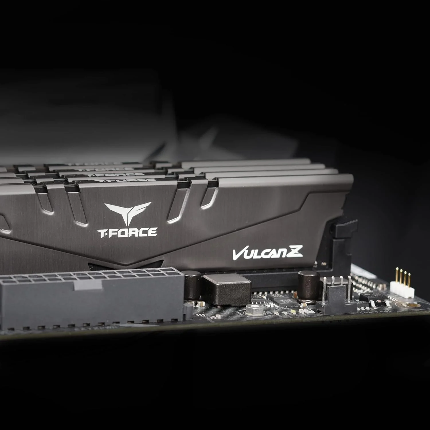 کیت حافظه رم دسکتاپ 16 گیگابایتی (2x8GB) TEAMGROUP T-Force Vulcan Z DDR4 3200MHz (PC4-25600) CL16 (خاکستری) - TLZGD416G3200HC16CDC01 کیت حافظه رم دسکتاپ 16 گیگابایتی (2x8GB) TEAMGROUP T-Force Vulcan Z DDR4 3200MHz (PC4-25600) CL16 (خاکستری) - TLZGD416G3200HC16CDC01