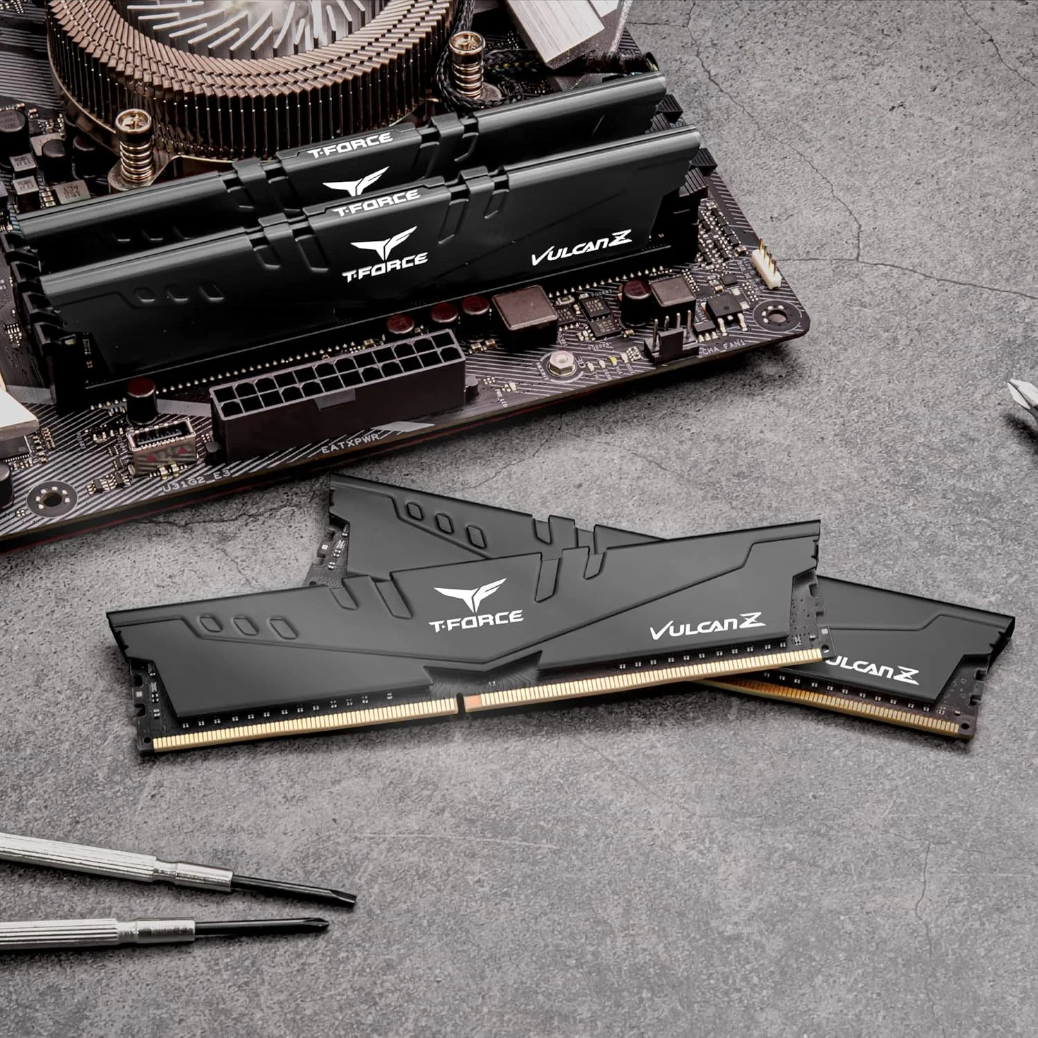 کیت 16 گیگابایتی (2x8GB) رم دسکتاپ TEAMGROUP T-Force Vulcan Z DDR4 3200MHz (PC4-25600) CL16 مدل TLZBD416G3200HC16FDC01 - مشکی