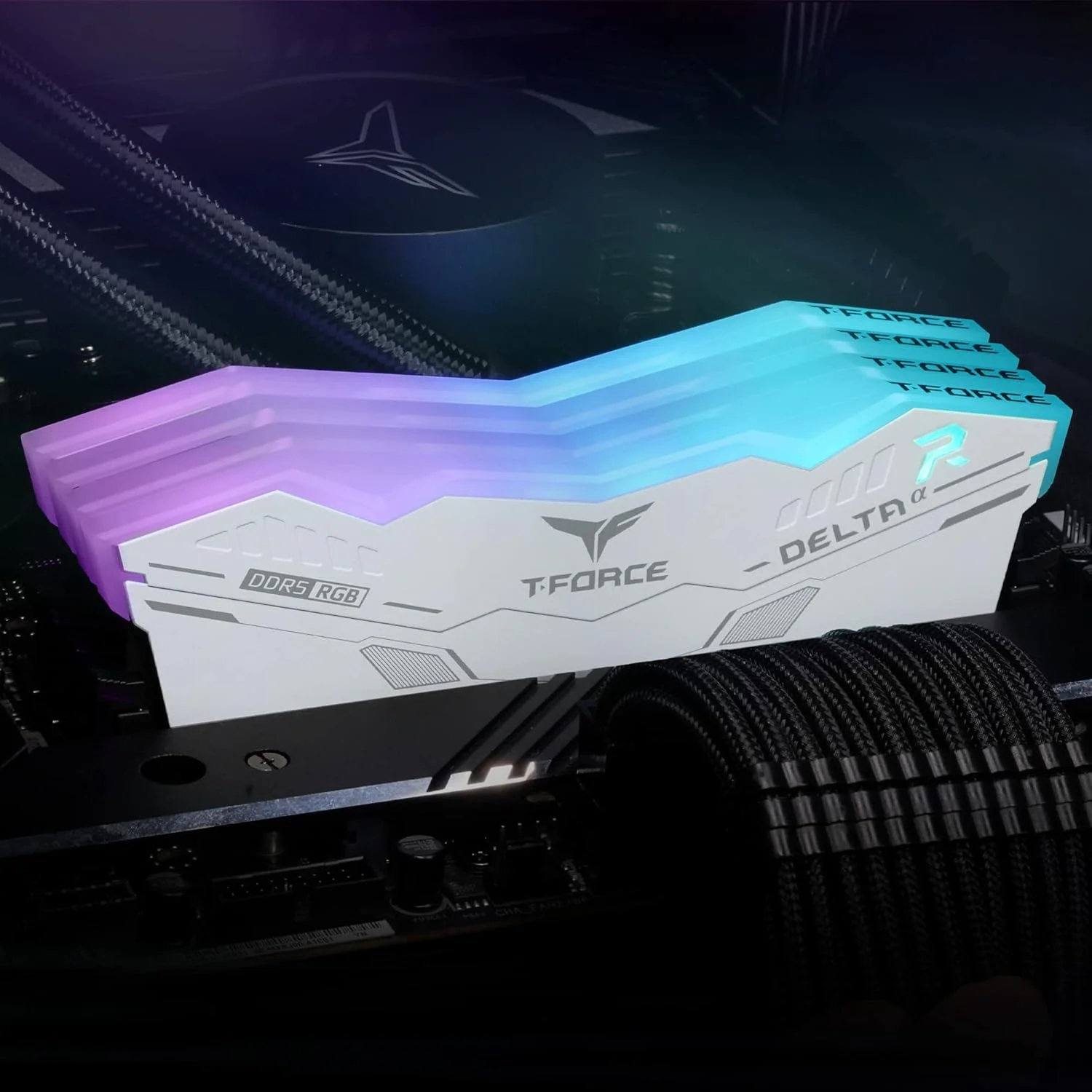 کیت رم ۳۲ گیگابایتی (۲x۱۶ گیگابایت) DDR5 5600MHz TEAMGROUP T-Force Delta Alpha RGB (PC5-44800) CL40، سازگار با Intel XMP 3.0 و AMD Expo، ماژول حافظه دسکتاپ، سفید FF8D532G5600HC40BDC01