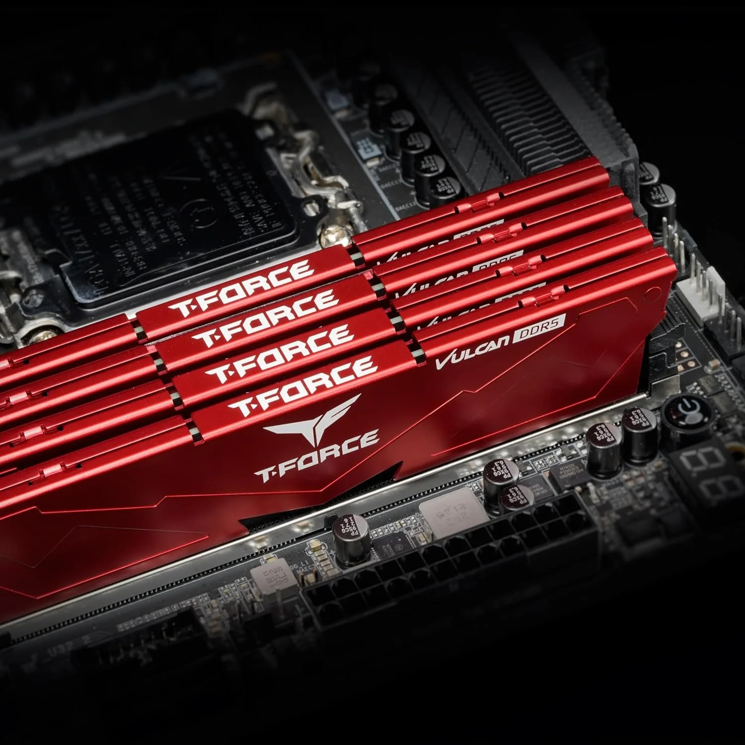 رم دسکتاپ TEAMGROUP T-Force Vulcan DDR5 64GB (2x32GB) 6000MHz (PC5-48000) CL38 سازگار با Intel XMP 3.0 و AMD Expo قرمز مدل FLRD564G6000HC38ADC01