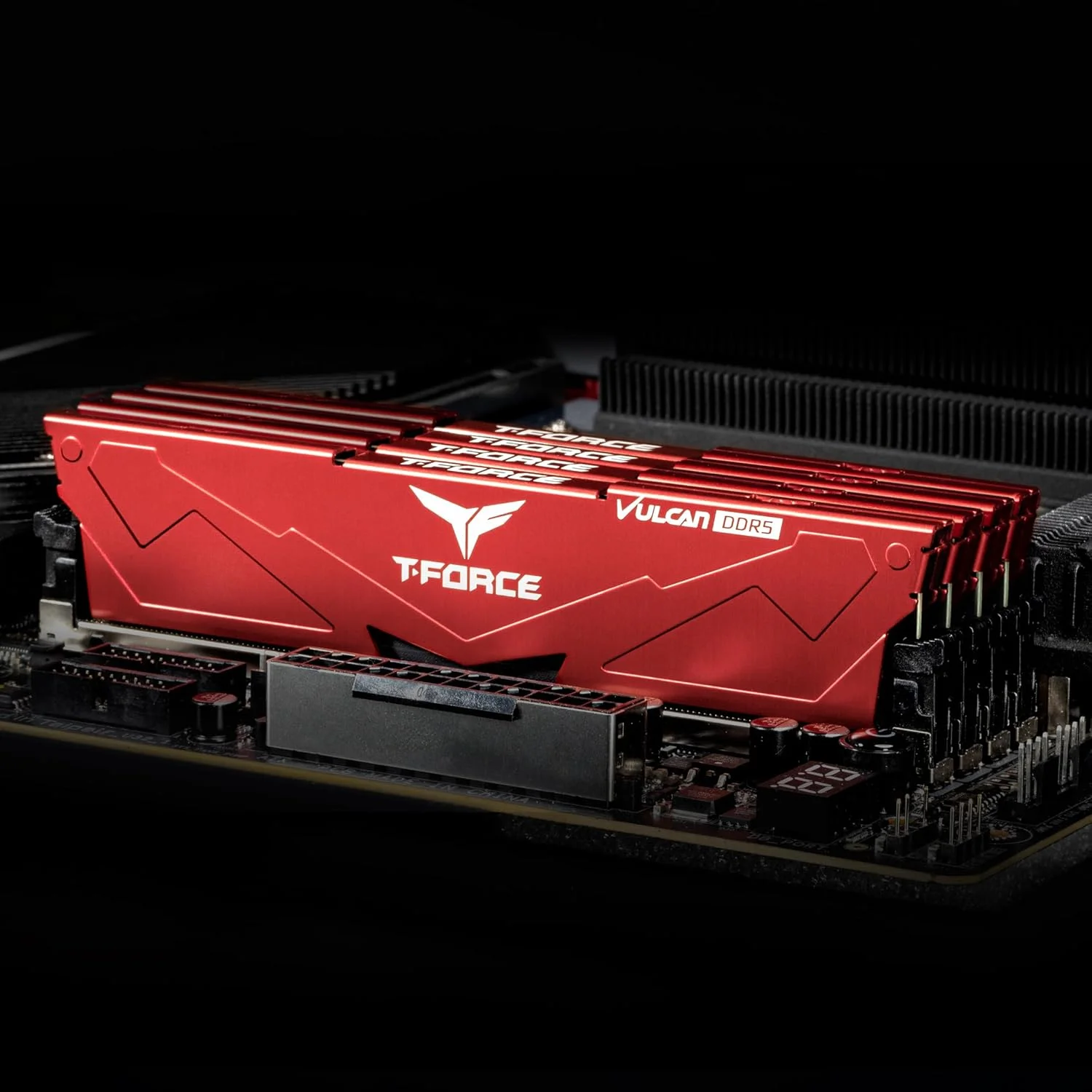 رم دسکتاپ TEAMGROUP T-Force Vulcan DDR5 64GB (2x32GB) 6000MHz (PC5-48000) CL38 سازگار با Intel XMP 3.0 و AMD Expo قرمز مدل FLRD564G6000HC38ADC01