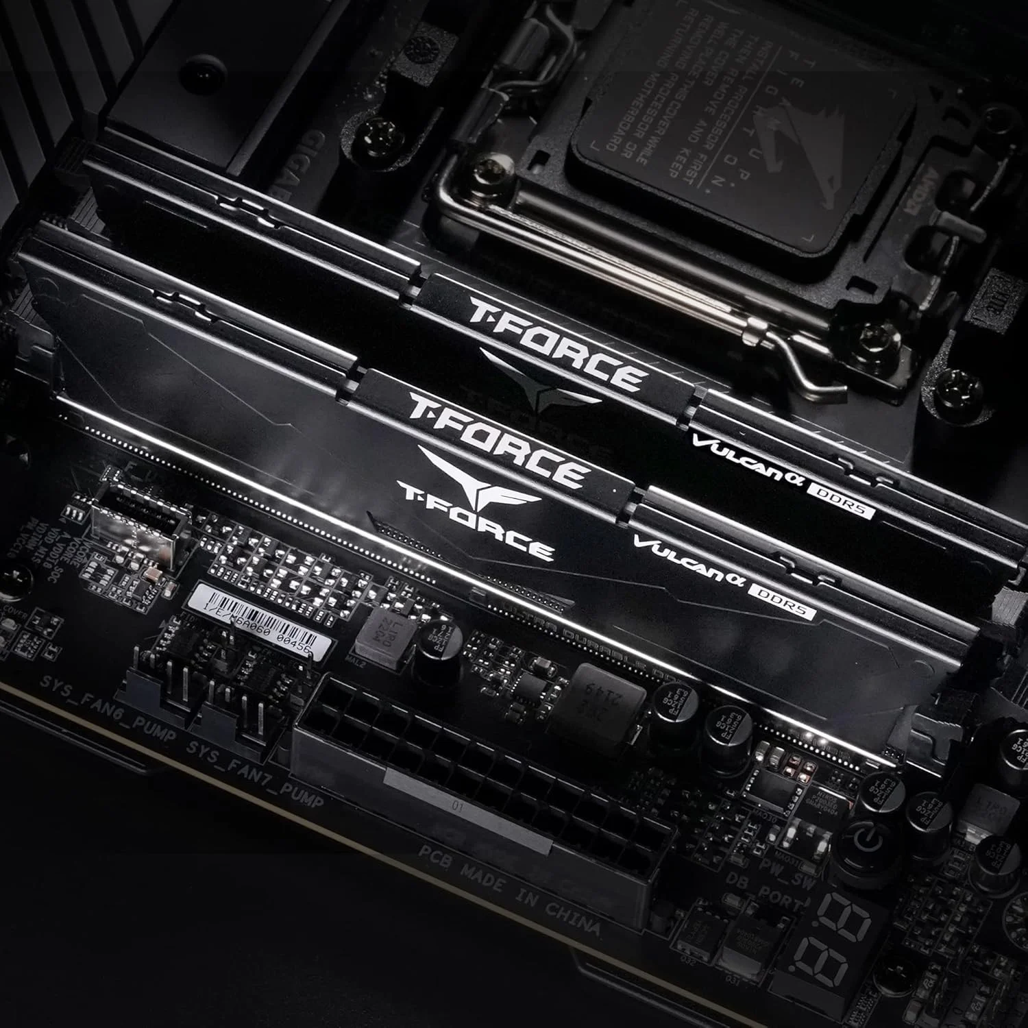 رم دسکتاپ TEAMGROUP T-Force Vulcan Alpha DDR5 با ظرفیت 32 گیگابایت (2x16GB) 6000MHz (PC5-48000) CL38، رم بهینه شده AMD، رنگ مشکی مدل FLABD532G6000HC38JDC01 رم دسکتاپ TEAMGROUP T-Force Vulcan Alpha DDR5 با ظرفیت 32 گیگابایت (2x16GB) 6000MHz (PC5-48000) CL38، رم بهینه شده AMD، رنگ مشکی مدل FLABD532G6000HC38JDC01