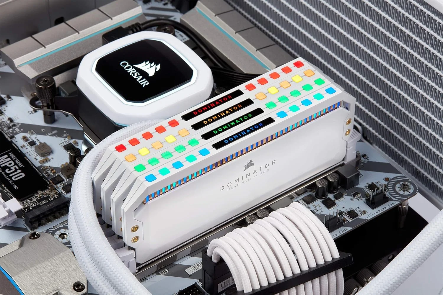 رم دسکتاپ 64 گیگابایتی Corsair DOMINATOR PLATINUM RGB (4x16GB) DDR4 3200 (PC4-25600) C16 1.35V - سفید، CMT64GX4M4E3200C16W