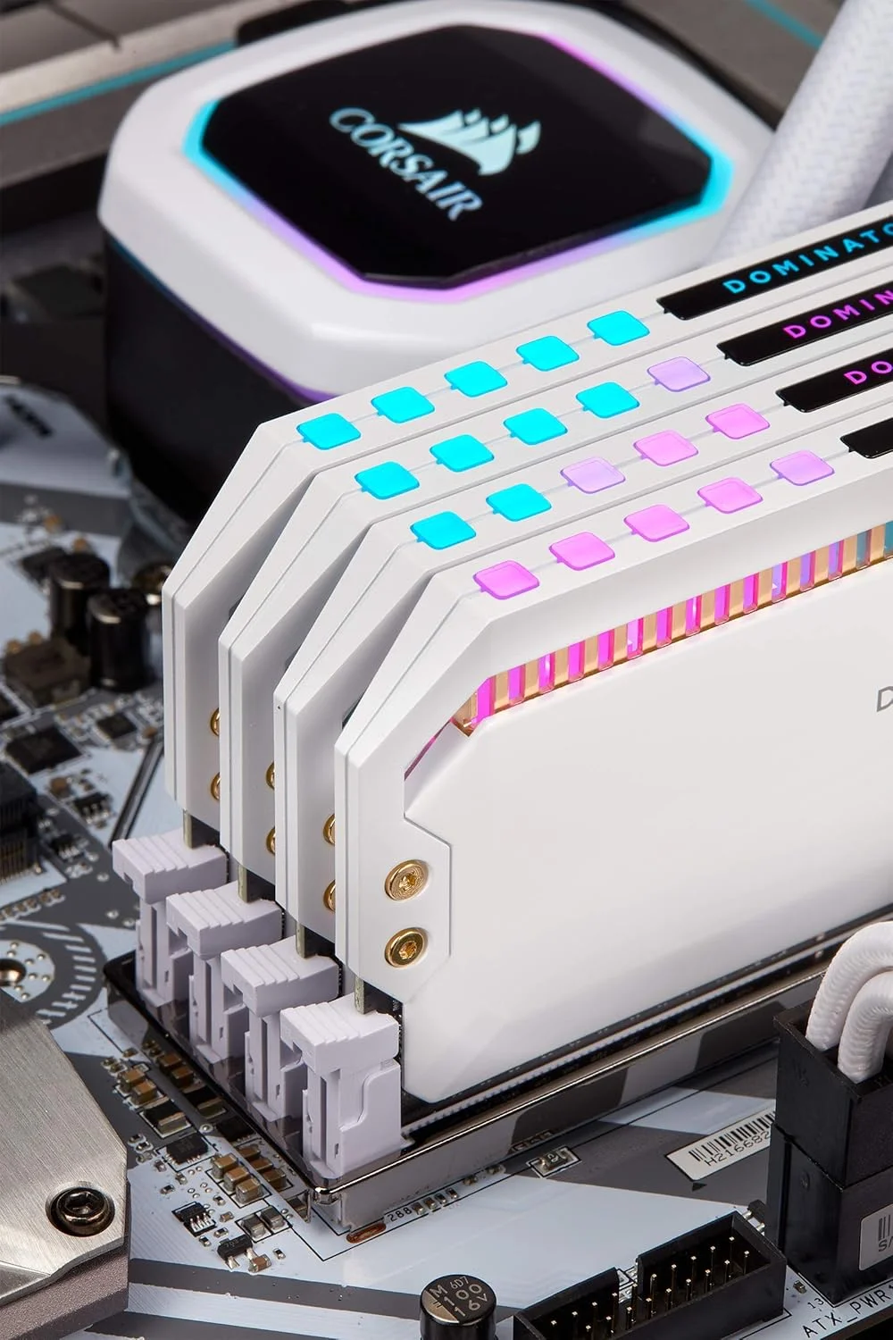 رم دسکتاپ 64 گیگابایتی Corsair DOMINATOR PLATINUM RGB (4x16GB) DDR4 3200 (PC4-25600) C16 1.35V - سفید، CMT64GX4M4E3200C16W