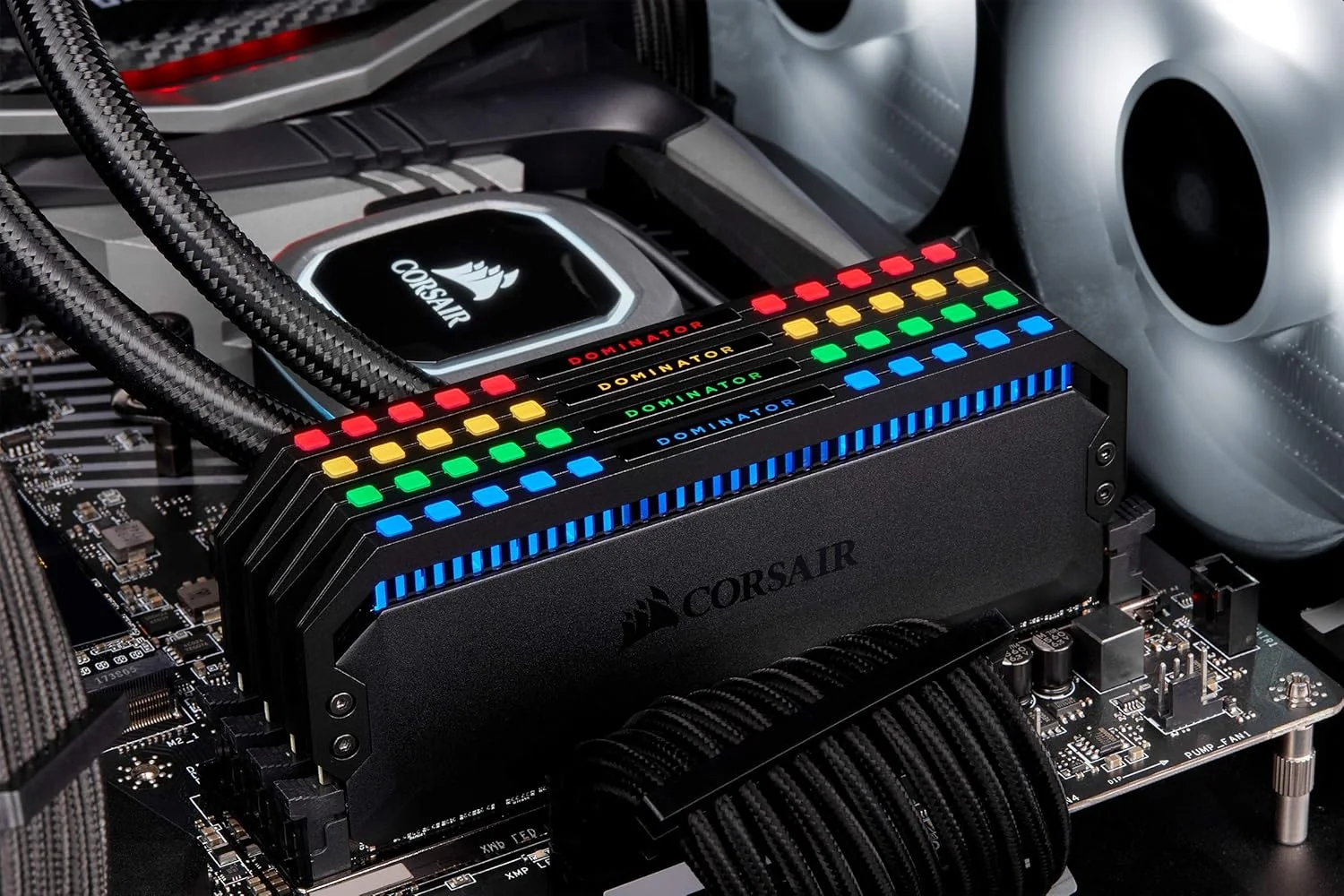 رم دسکتاپ 128 گیگابایتی (4x32 گیگابایت) Corsair DOMINATOR PLATINUM RGB DDR4 3600MHz C18 (دارای 12 LED فوق العاده روشن CAPELLIX RGB، سیستم خنک کننده DHX، زمان پاسخگویی سریع) - مشکی رم دسکتاپ 128 گیگابایتی (4x32 گیگابایت) Corsair DOMINATOR PLATINUM RGB DDR4 3600MHz C18 (دارای 12 LED فوق العاده روشن CAPELLIX RGB، سیستم خنک کننده DHX، زمان پاسخگویی سریع) - مشکی