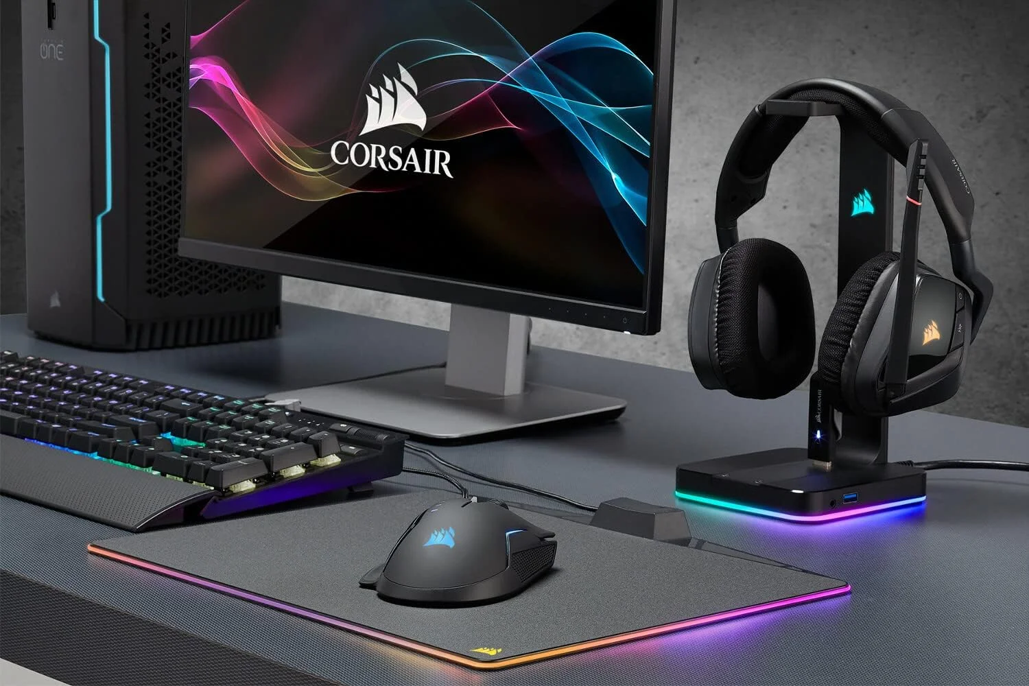 پایه هدست ممتاز CORSAIR ST100 RGB با صدای فراگیر 7.1 - 3.5 میلی‌متری و 2xUSB 3.0