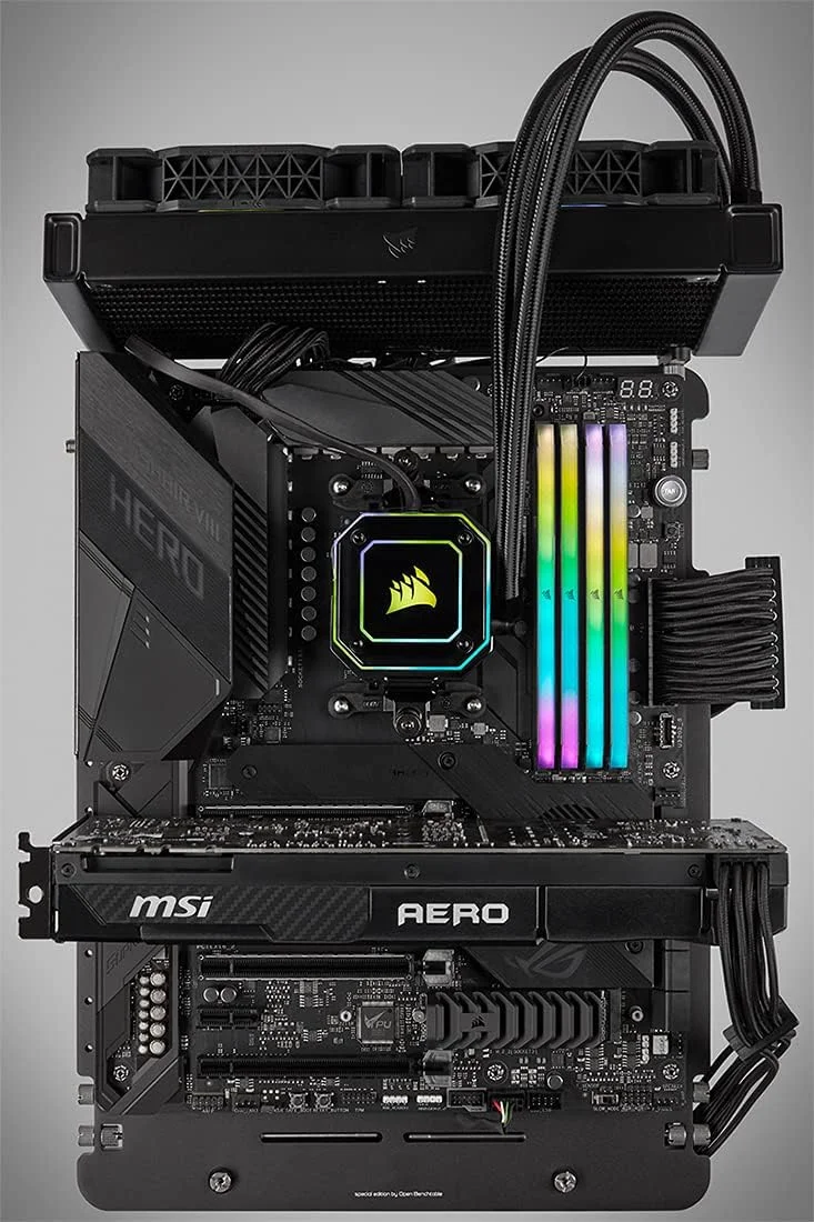 رم دسکتاپ 32 گیگابایتی (4x8GB) CORSAIR VENGEANCE RGB RT DDR4 3600 (PC4-28800) C18 1.35V