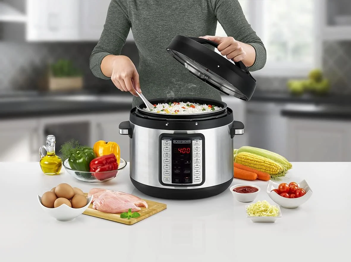 زودپز هوشمند بخارپز BLACK+DECKER مدل 1350 وات، دیگ زودپز برقی 9 در 1، ظرفیت 10 لیتر، 14 برنامه هوشمند، نمایشگر LED دیجیتال، نچسب، گرم نگهدارنده، خروج بخار دو منظوره، مشکی/نقره ای - PCP1010-B5