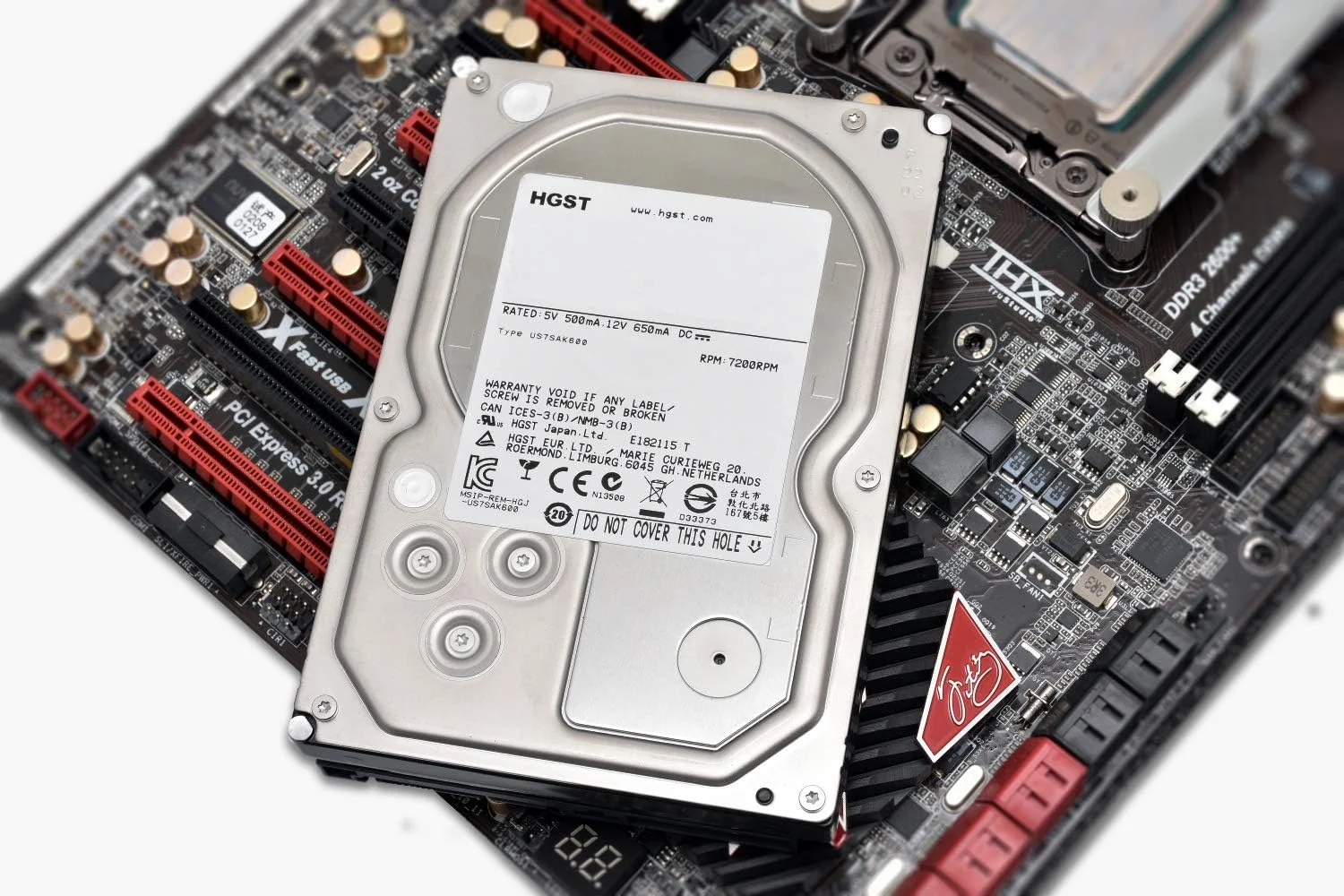 هارد دیسک داخلی وسترن دیجیتال HGST مدل ULTRASTAR 7K6000 | HUS726060AL5210 | 0F22791 با ظرفیت 6000 گیگابایت، سرعت 7200 دور در دقیقه، رابط SAS 512E ULTRA ISE، حافظه کش 128 مگابایت و فرم فاکتور 3.5 اینچ