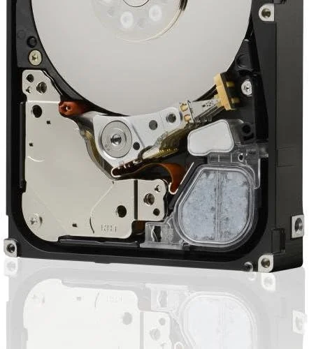 هارد دیسک اینترنال وسترن دیجیتال HGST ULTRASTAR C15K600 با ظرفیت 600 گیگابایت، سرعت 15000 دور در دقیقه، رابط SAS ULTRA 512N ISE، مناسب برای شرکت‌ها، حافظه کش 128 مگابایت، سایز 2.5 اینچ، مدل 0B28953