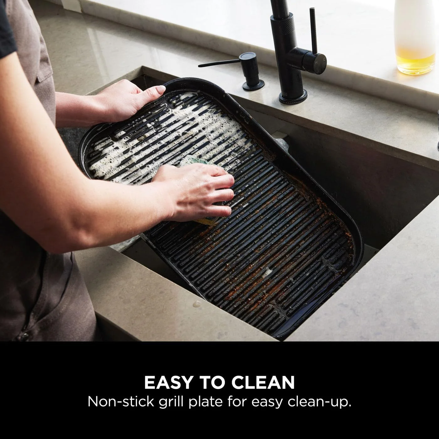 گریل و اسموکر برقی نینجا Woodfire Pro XL با پروب دیجیتال، گریل بزرگ 4 در 1 فضای باز و سرخ کن هوا با سیستم پخت هوشمند و پلت چوب، مشکی، OG850ME، 2 سال گارانتی