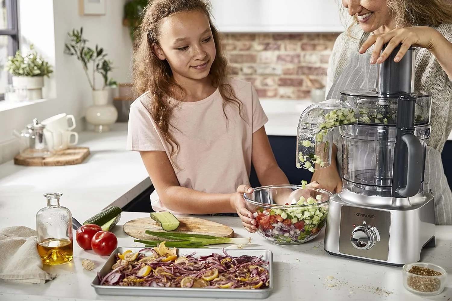 غذاساز چند منظوره کنوود 1000 وات با 3 دیسک استیل ضد زنگ، مخلوط کن، آسیاب، آبمیوه گیری، همزن، خمیر ساز، آب مرکبات گیری، سرو اکسپرس/سالاد ساز مدل Fdp65.880Si نقره ای غذاساز چند منظوره کنوود 1000 وات با 3 دیسک استیل ضد زنگ، مخلوط کن، آسیاب، آبمیوه گیری، همزن، خمیر ساز، آب مرکبات گیری، سرو اکسپرس/سالاد ساز مدل Fdp65.880Si نقره ای