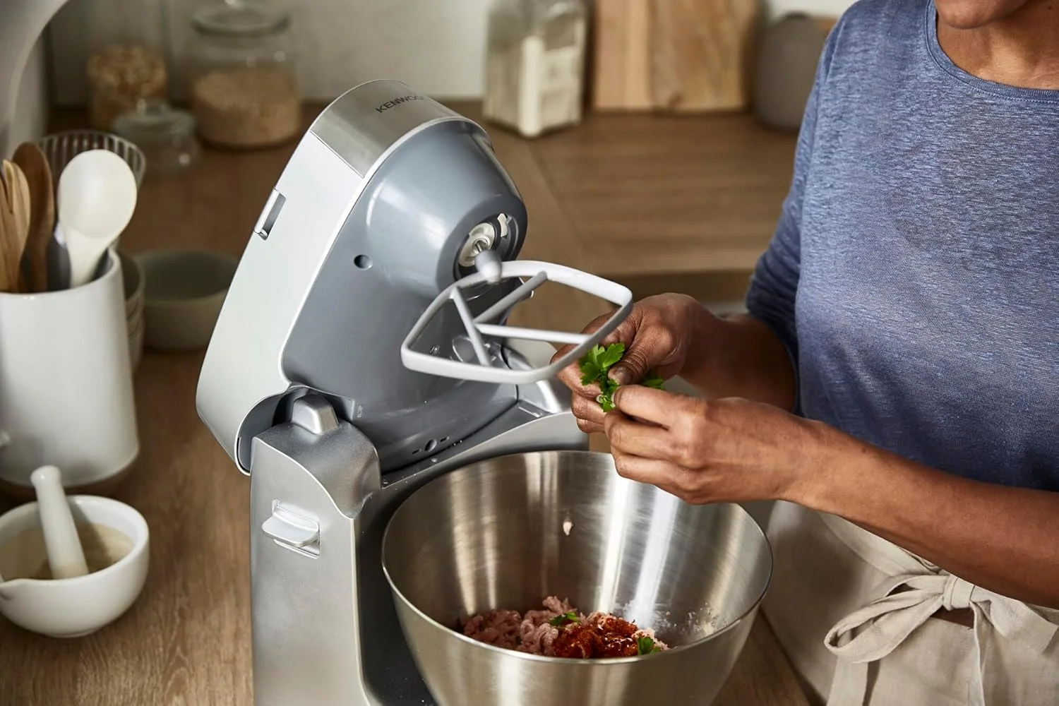 میکسر ایستاده کنوود، غذاساز، ماشین آشپزخانه PROSPERO+ 1000W با کاسه استیل ضد زنگ 4.3 لیتری، K-Beater، همزن، خمیرزن، مخلوط کن شیشه ای، چرخ گوشت، غذاساز، آبمیوه گیری، آسیاب چند منظوره KHC29.W0SI نقره ای