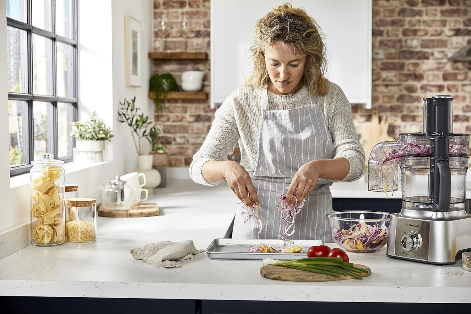 غذاساز چند منظوره کنوود 1000 وات با 3 دیسک استیل ضد زنگ، مخلوط کن، آسیاب، آبمیوه گیری، همزن، خمیر ساز، آب مرکبات گیری، سرو اکسپرس/سالاد ساز مدل Fdp65.880Si نقره ای غذاساز چند منظوره کنوود 1000 وات با 3 دیسک استیل ضد زنگ، مخلوط کن، آسیاب، آبمیوه گیری، همزن، خمیر ساز، آب مرکبات گیری، سرو اکسپرس/سالاد ساز مدل Fdp65.880Si نقره ای