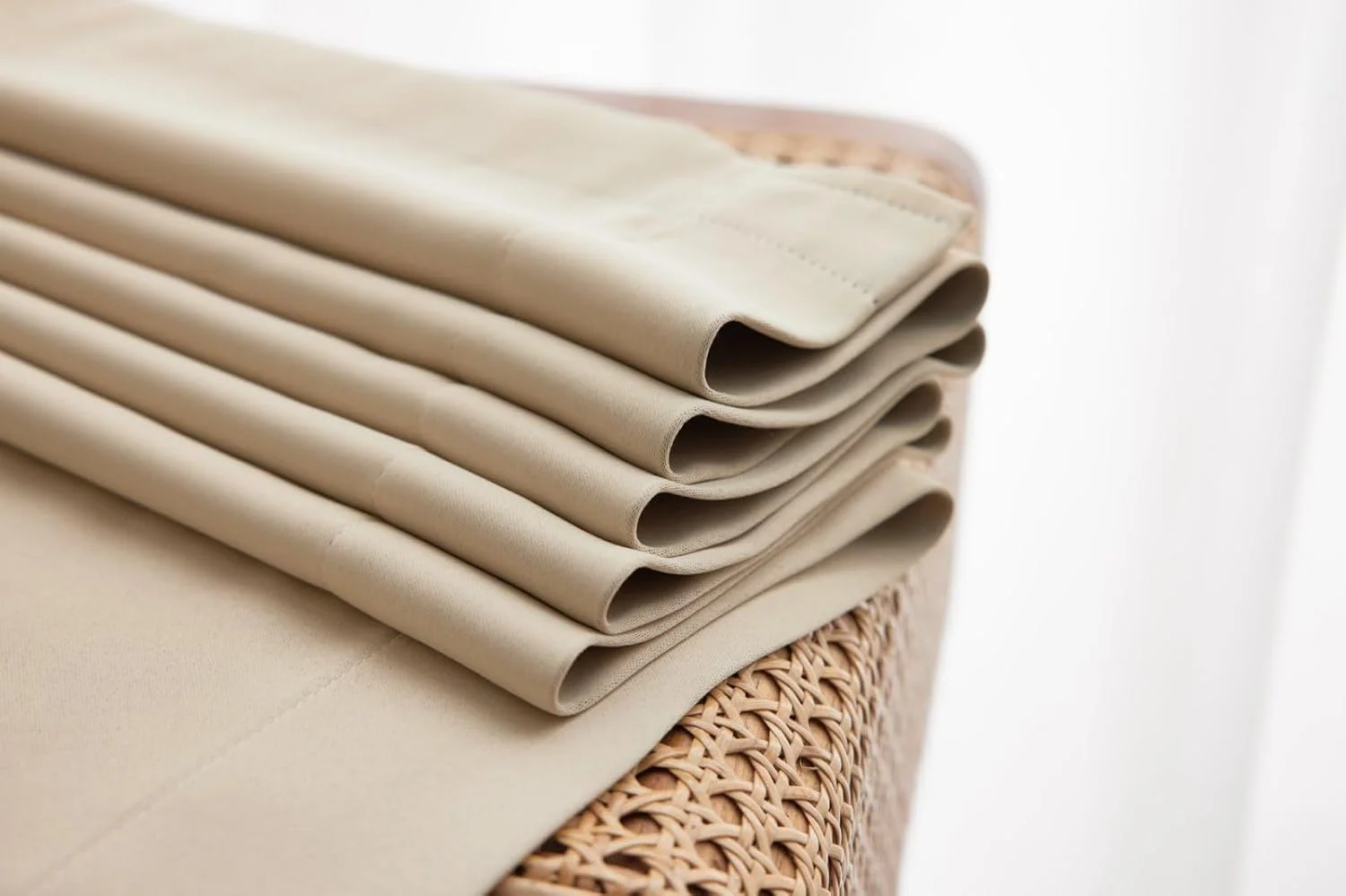 پنل های پرده سایه، پرده های خاموشی برای اتاق خواب، پرده های حرارتی با حلقه های فلزی، پرده های مسدود کننده نور و تاریک کننده اتاق، پرده های پنجره ای برای اتاق نشیمن (2 پنل، عرض 180 x طول 270، بژ)