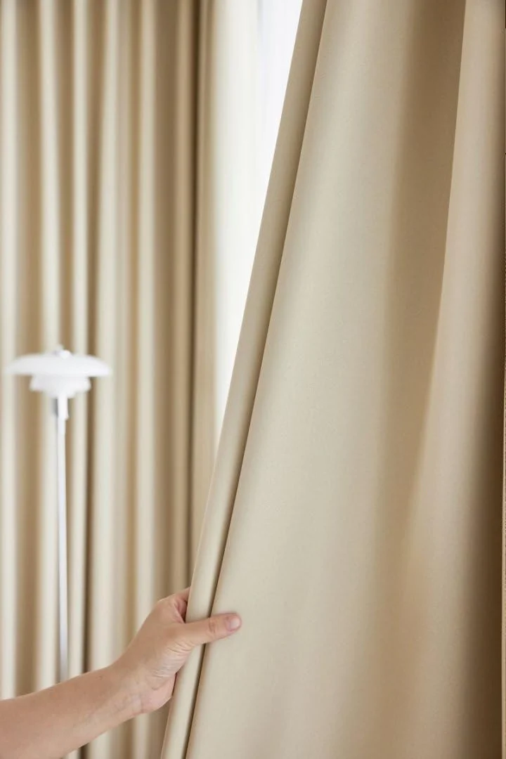 پنل های پرده سایه، پرده های خاموشی برای اتاق خواب، پرده های حرارتی با حلقه های فلزی، پرده های مسدود کننده نور و تاریک کننده اتاق، پرده های پنجره ای برای اتاق نشیمن (2 پنل، عرض 180 x طول 270، بژ)