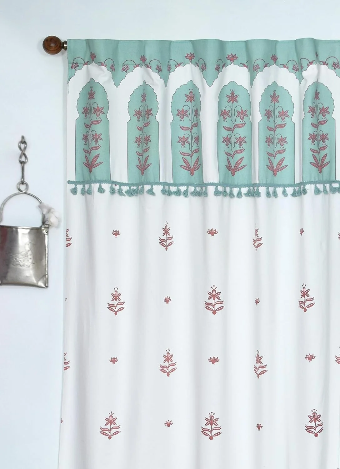 پرده های نخی خالص Tranquebar Curtain Co. برای درب، 60-65% تاریک کننده اتاق، طرح گلدار قومی هندی (تاج: فیروزه ای و صورتی) - 7 فوت، ست 2 عددی (طول 213 سانتی متر) - دارای زبانه پشتی
